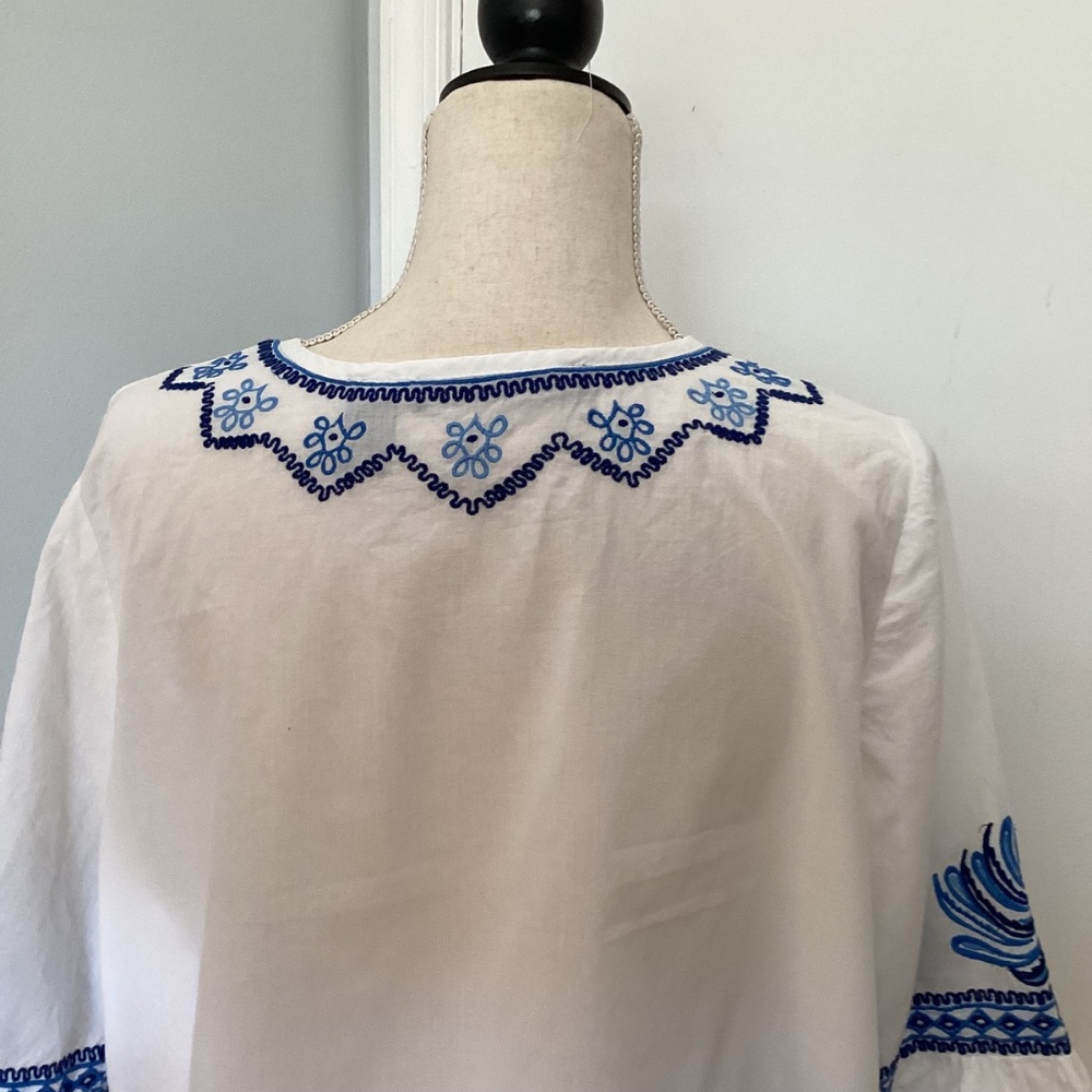 DENIM 24/7  WOMAN PLUS 16W WHITE BLOUSE  BLUE FLORAL EMBROIDERY RELAXED FIT - Picture 7 of 10
